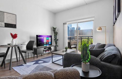 Midnight Marvel - Amazing City Views, Free Parking - Foto 3