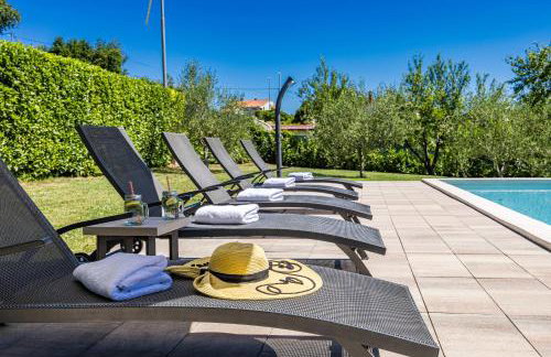 Holiday Home with pool and garden - Photo 3