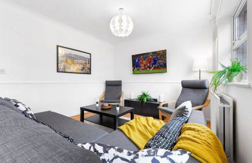 Cozylease 3 Bedroom Canary Wharf Family,Workcation, Fast WiFi, Workspace,1 stop to City - Photo 11
