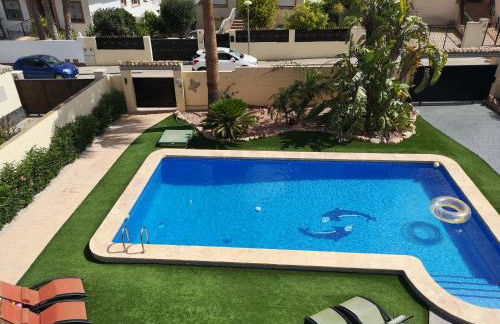 Serene mountain views Spacious garden and sole use of the 10x5m pool - Foto 2