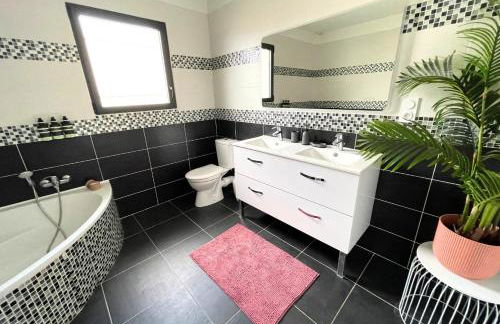 Villa contemporaine avec piscine chauffée proche des plages - Foto 24