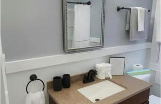 Spacious Three Bedroom Parma Home Sleeps six Near Cleveland - Foto 20