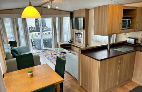 Holiday Home with Private Hot Tub - Foto 4