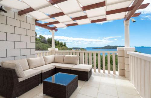 Modern Villa with Pool - Photo 46