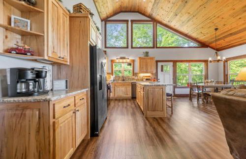 A Mornings Mist - Scouts Overlook - Romantic Retreat, Hot Tub, Cozy Fireplace, Mountain Views at Scouts Overlook - - Foto 12