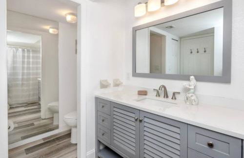 Beachfront 3-Bed I Location! Stunning Sunsets - Foto 16