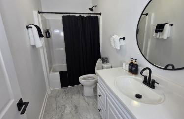 2-BR Modern Home for Families & Work - Foto 13