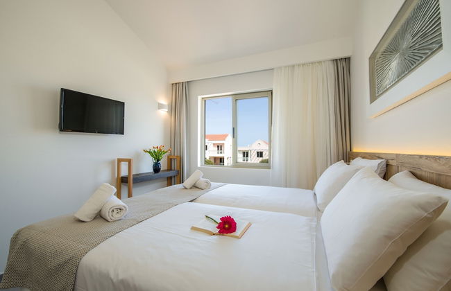 Lotus Hotel Apartments - Photo 26