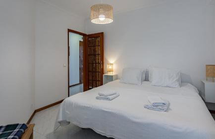 Bright 1BDR Apartment W/Balcony by LovelyStay - Foto 3