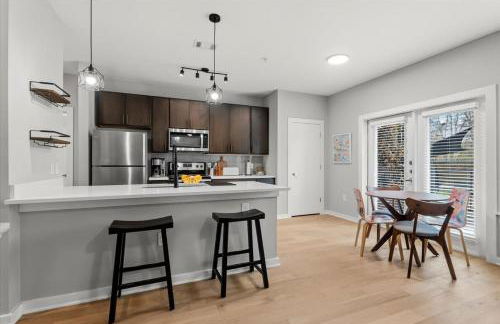 Exceptional 2BR in Prime Location Top Amenities - Foto 6