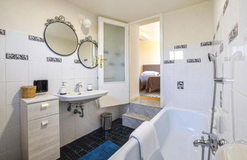 5 Bedroom Amazing Home In Fabbiano - Foto 26