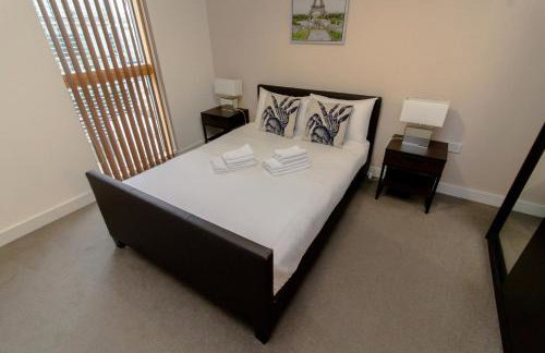 iSTAY APARTMENTS at VIZION - Fully Equipped Modern Serviced Apartments with Balconies, Superfast Broadband, Free Allocated Parking Space, 24h Security, Rooftop Gardens, Located in Central MK - Photo 51