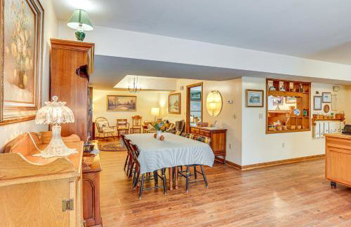 Charming Apartment with Yard and Beautiful Gardens! - Foto 9