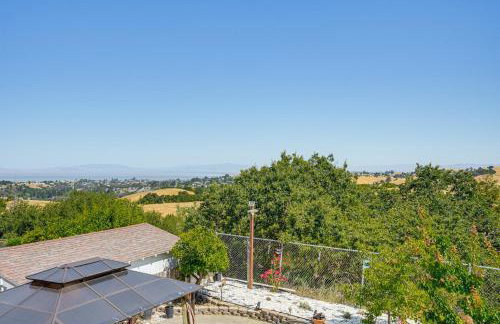 Bay and Hill Views Modern Hercules Home - Foto 16