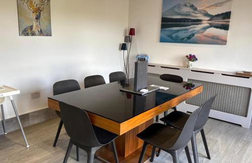 POPPY LUXURY LODGE Sleeps 8 at Fairview Farm, Ravenshead, Nottingham Near Sherwood Forest, Dog Friendly, Farm Stay great for wedding groups, families, Hen Do's, friends gatherings with amazing views - Foto 22