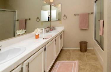 Spacious house with pool heater, hot tub, billiards - Foto 28