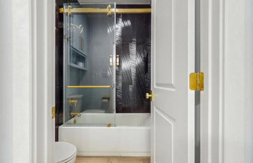 Modern Living in Texas! Home 2 Blocks to Lake LBJ - Foto 16