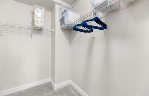 Spacious 4 bed near park/trails - Foto 23