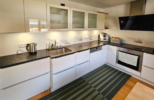 Landhaus mit Kachelofen - Nähe Skigebiete Brauneck Garmisch und Zugspitze - Foto 13