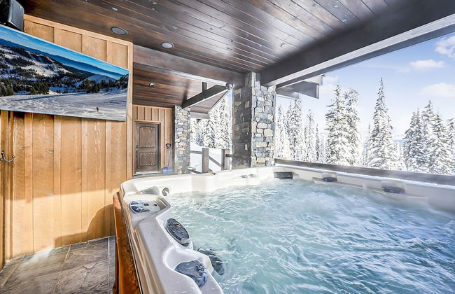 Inuksuk Lodge 4800 sq ft of Excellence - Photo 1