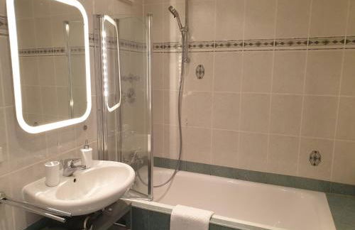 Chemnitz Saxonia HomeDeLuxe Hochwertige 50qm 2-Zimmer-Ferienwohnung mit privaten Kfz Parkplatz Stellplatz mit MWSt-Rechnung mit XXL Hülsta Bett & Etagenbett mit InternetFlatrate - Ideal für Familien, Paare, Kulturinteressierte & Geschäftsreisende! - Foto 17