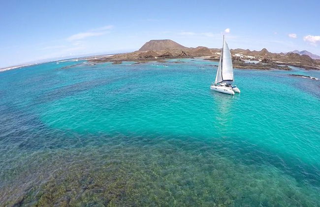 Navigation en catamaran vers l'île de Lobos au départ du port de Corralejo - Photo 6