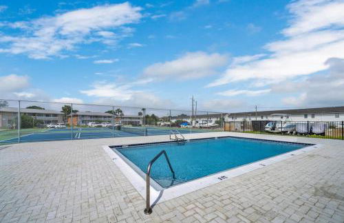 240 Queen Bed, 3 Pools, 80in TV - Foto 20