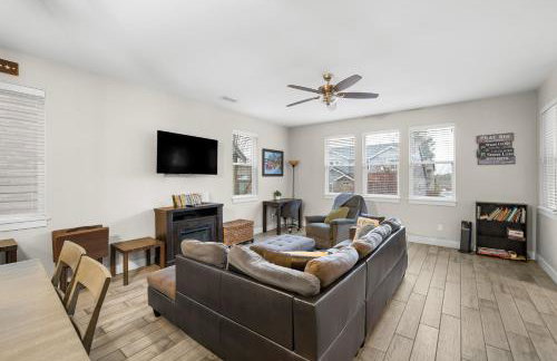 Modern Flagstaff Getaway with Mountain Charm. - Foto 6