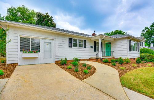 Dogwood Cottage with Fireplace 1 Mi to University - Foto 26