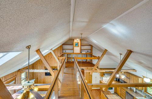 Historic Clark Cabin with Deck and Fishing Pond Access - Foto 18