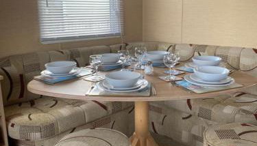 Comfy 2 bed holiday caravan - Foto 2