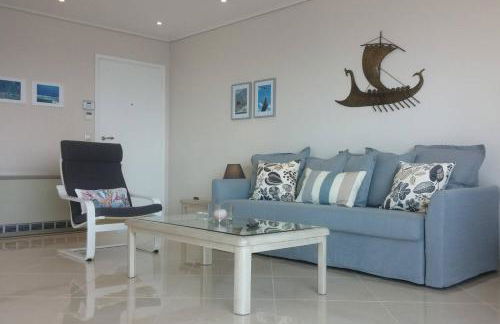 Overlooking the blue sea - Foto 5