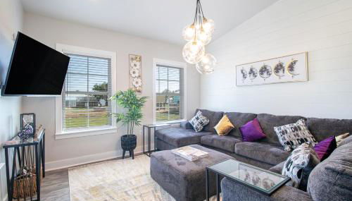 Steps Away from Cruisin' the Coast , Gulfport 2BR, Game Room, and Free Parking - Foto 5