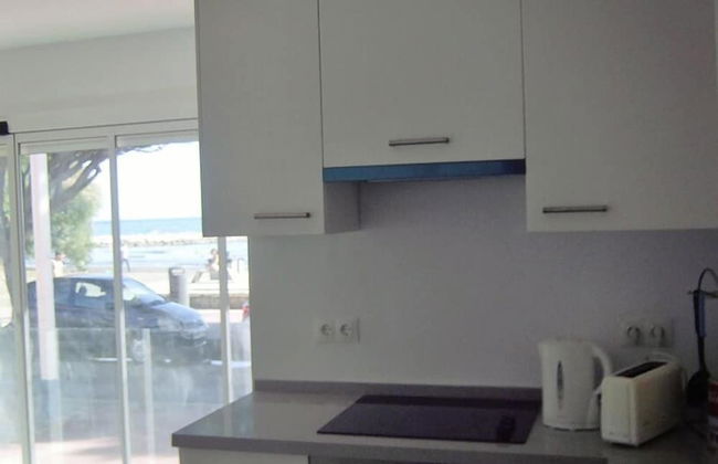 Beachfront House - Photo 9