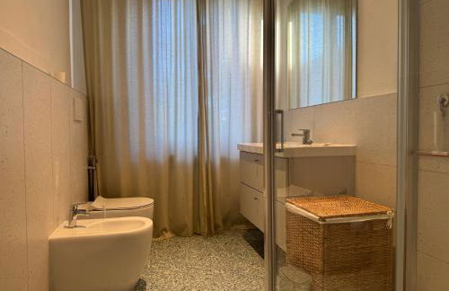 Comfort Stay Legnano - Appartamento di 85m2 con 2 bagni, Smart TV, WiFi ultra veloce e angolo lavoro, perfetto per visitare Milano in relax - Photo 17