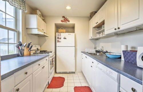 Oceanfront Gem with Sunroom and Fireplace in Cape Cod - Foto 16