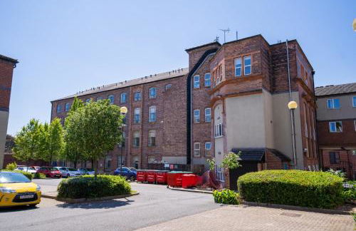 Ensuite Bedrooms with Shared Kitchen and Apartments at Simpsons Hall in Nottingham - Photo 9
