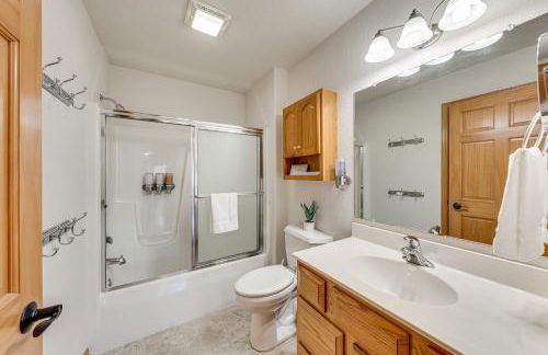 Luxury Prairie Retreat 5 Min from Madison! - Photo 30