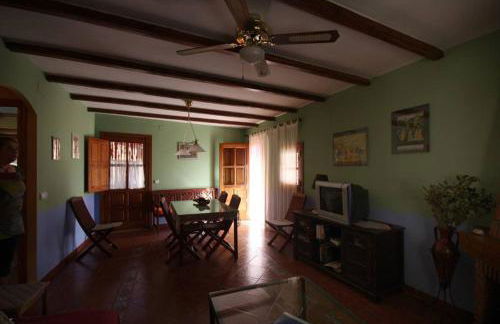 Charming House in Robledillo de Gata with Fireplace and Terrace - Foto 22