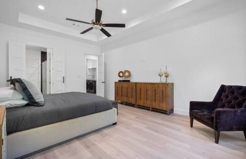 Modern Retreat 10 min-Oaklawn BBQ grill Pavillion Kids playground - Foto 22