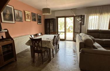 Amplio y Comodo Chalet en Zaragoza con pistas de tenis - Foto 7