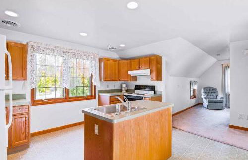 Artemis Lakehouse - Hot Tub, Lakefront & Racetrack - Photo 32