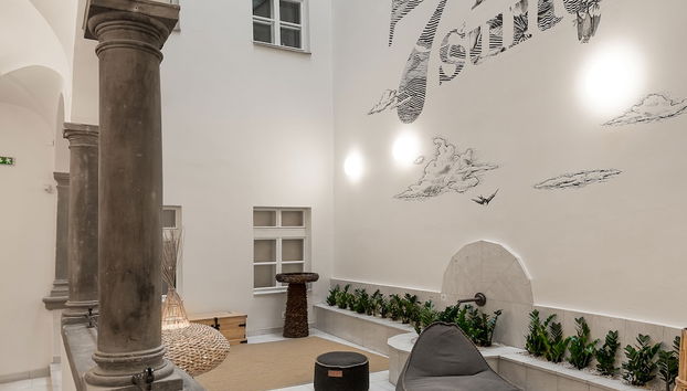 Coin salon dans le hall