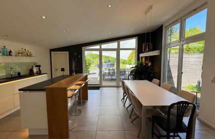 Exklusives Architektenhaus, Pool und Privateinfahrt - Foto 7