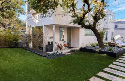 Sleeps 32 Private Compound w Putting Green Bouldin Collective by AvantStay - Foto 31