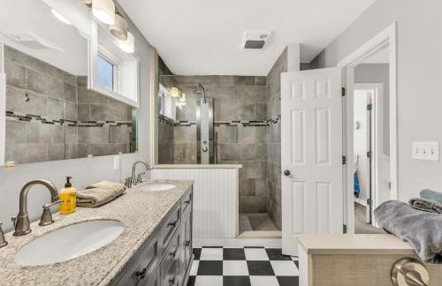 Spacious Oceanfront Home Stunning Sunset Views - Foto 32