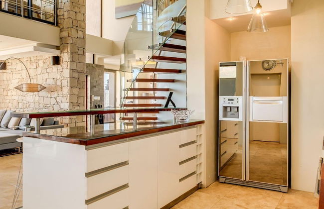 Multi-level Family Villa w Private Pool Views Lions Crest - Foto 52