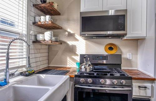 4BR Victorian Walk to UC Davis & Shriner Med Cen - Foto 14