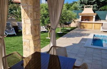 Villa Lukas&Ana s bazenom,dječjim igralištem - Photo 21