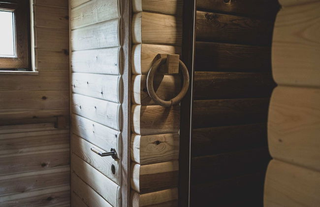 Romantic Woodland Chalet - Photo 17